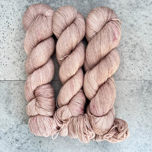 Rose Gold on Twisted Sister (Fingering)