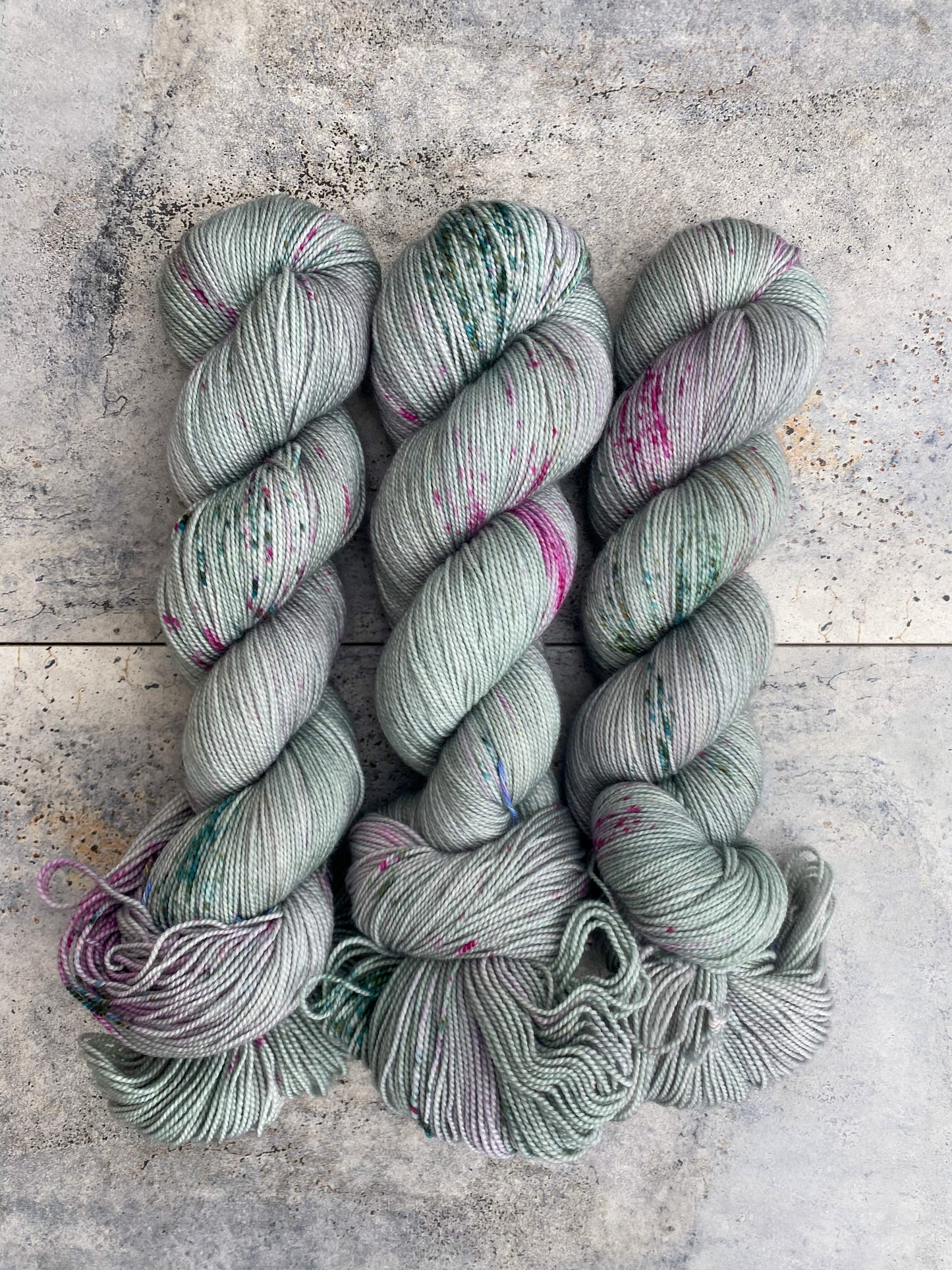 Foggy Currant on Twisted Sister (Fingering)